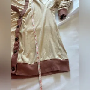 listicle cardigan Women’s size large two-tone ribbed cardigan thumbnail 5