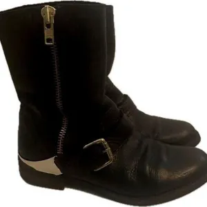 Aldo Boots Womens 7.5 Black Leather Ankle Zip Up Moto Gold Hardware Buckle Biker thumbnail 1