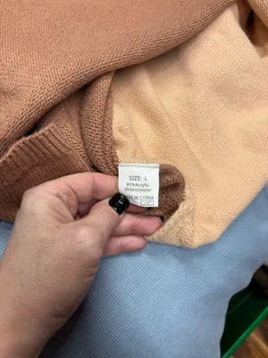 Women’s Beige and Tan Sweater Size L thumbnail 2