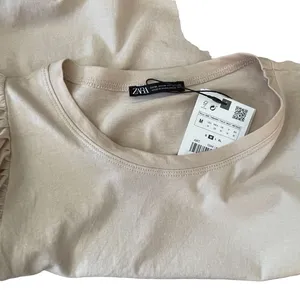 NWT Zara Ruffled Top Size M thumbnail 7