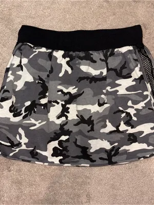 Emma & Sam Black and Gray Camo Mini Skirt Size: M thumbnail 2