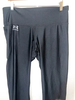 Under Armour Black Capri 24” Leggings with USA Dot Detail thumbnail 2