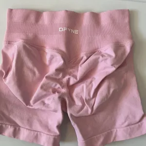 DFYNE Dynamic Seamless Scrunch Shorts Pink High Waisted Athletic Workout XS/S thumbnail 4