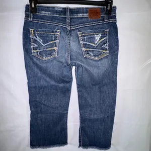 BKE Sabrina Denim Capris Womens 27 Medium Wash Embroidered Frayed Hem Cropped thumbnail 2