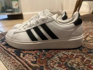 Adidas Sneakers White Black Women’s thumbnail 3