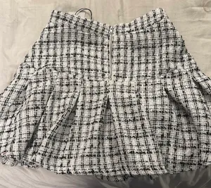 Kendall + Kylie NWT Generation K Black & white tweed skirt thumbnail 4