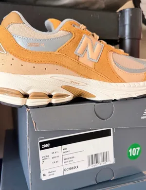 New Balance 2002R thumbnail 2