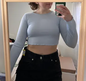 Pretty Little Thing Cropped Long Sleeve Top thumbnail 1