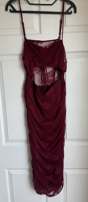 Lulus Burgundy Floral Lace Cutout Bodycon Midi Dress Size Medium thumbnail 3