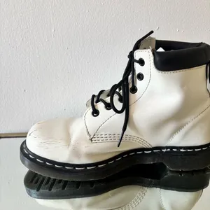 Dr. Martens White Leather Boots Size 8 thumbnail 10