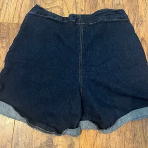 Banana Republic Women's Jean Shorts Boyfriend Size 28/6 thumbnail 2