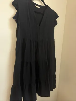 entro Black Tiered V-Neck Midi Dress thumbnail 3