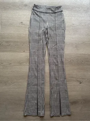 Alo High-Waist Glenplaid Flutter Yoga Pants thumbnail 4