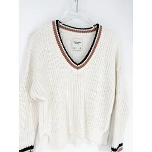 Abercrombie‎ & Fitch V-Neck Split Cuff Sweater Women's M White Academia thumbnail 4