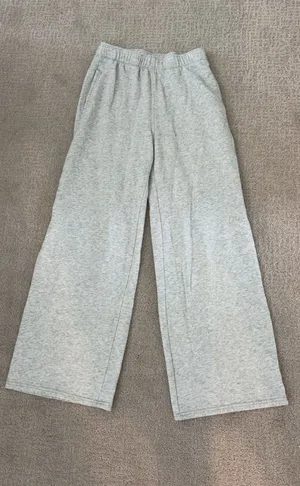 Hollister gray heather sweatpants in XS thumbnail 1