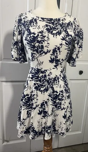 Forever 21 Navy Floral Cutout ALine Dress Women‎ Size Small thumbnail 1