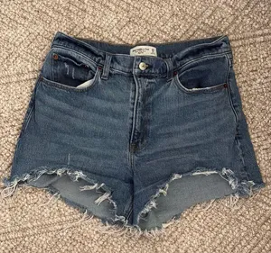 Abercrombie High-Rise 4" Mom Shorts thumbnail 4