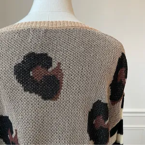 Amaryllis x Ashlee Nichols Leopard Stripe Oversized Lightweight Vneck Sweater M thumbnail 4