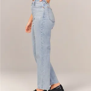 Abercrombie & Fitch Curve Love Ultra High Rise Ankle Straight Jeans thumbnail 2