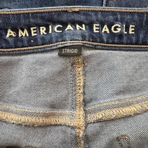 American Eagle Mom Strigid Jean Blue Jeans High Rise Distress Denim Sz 10 Womens thumbnail 6