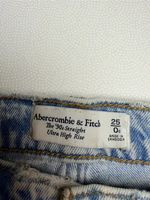 Abercrombie & Fitch Womens 90s Straight Ultra High Rise Light Wash Jeans size 25 thumbnail 4