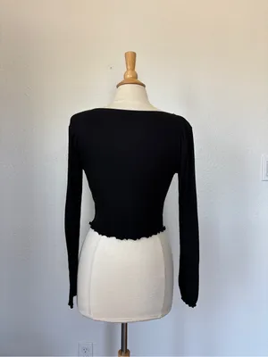 Active USA Black Long-Sleeve Cropped Scoop Top thumbnail 5