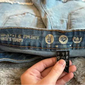 REWASH Super High-Rise Vintage Jean Shorts- 7/28 thumbnail 3