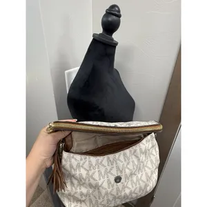 Michael Kors White Jet Set Item Signature Medium Tassel Flip Top Shoulder Bag thumbnail 8