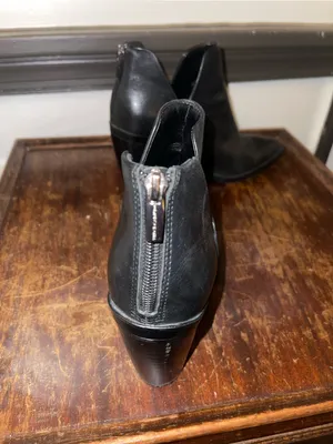 Vince Camuto Black Pointed Toe Leather Ankle Boots - Size 8M thumbnail 4
