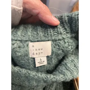 A New Day Sweater Women’s Size Large Green Chunky Knit Super Soft Waist Length thumbnail 3