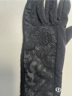 Lululemon Frosty Run Reflective Gloves in Black Lace thumbnail 4