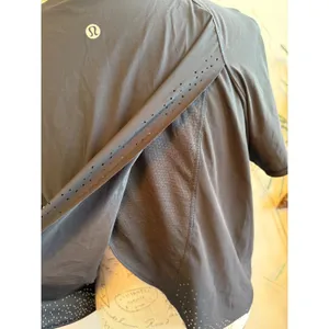 Lululemon Womens Black Split Back Laser Cut‎ Short Sleeve Athletic Top Size 8 thumbnail 5