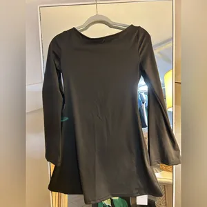 NEW Black Flared Sleeve Backless Cocktail Tie Back Lightweight Dress S thumbnail 3