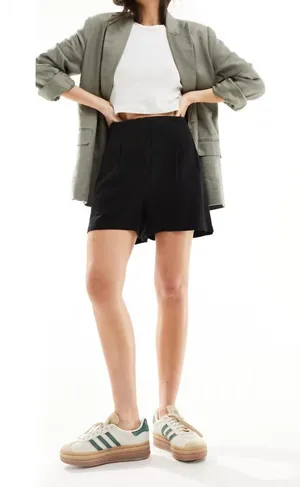 Zara High Waisted Pleated Black Shorts thumbnail 1