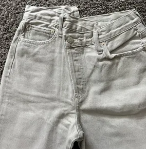Agolde Criss Cross Light Gray Cropped Frayed Hem Jeans thumbnail 6