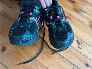 Nike v5 nr in the black and pink 8.5 sneakers thumbnail 10