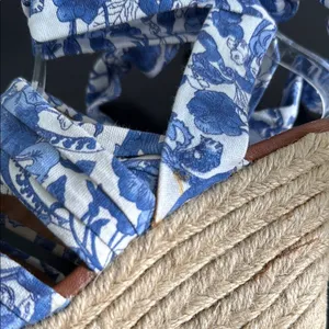 H&M Elegant Blue Patterned‎ Wedge Sandals Sz 37/6.5 thumbnail 11