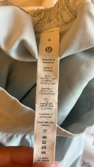 Lululemon Shorts Hotty Hot 2.5" thumbnail 2