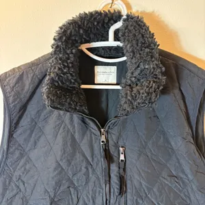Abercrombie & Fitch Black Quilted Sherpa Mixed Media Puffer Vest‎ Size XL thumbnail 2