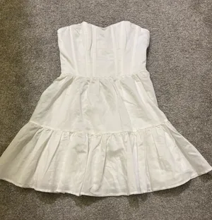 Showpo White Strapless Tiered Mini Dress Size 4 thumbnail 1
