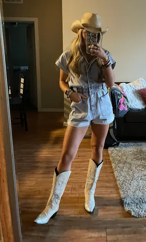 Cowboy boots Size 8.5 thumbnail 1