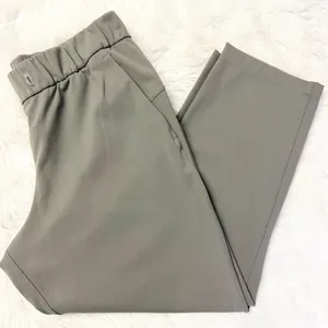 Lululemon On The Fly Pants – Women’s Size 6 – Dark Olive Green thumbnail 3