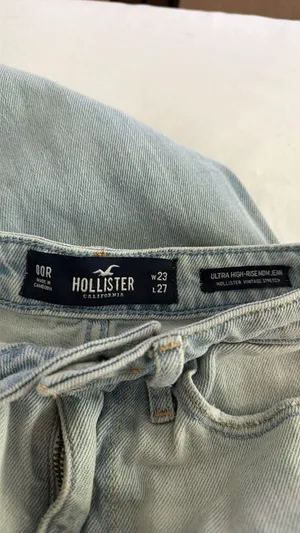 Hollister Ripped High-Rise Mom Jeans thumbnail 2