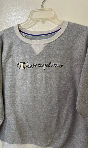 Champion Sweatshirt Women’s Gray size Large  thumbnail 2