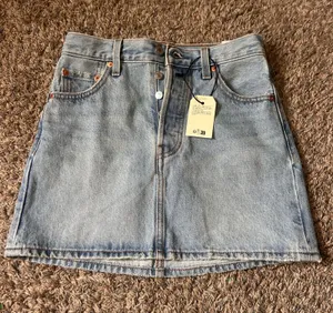 Levi’s Skirt thumbnail 1