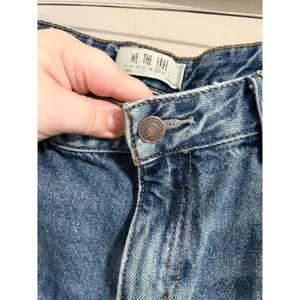 We The Free Jeans Women 29 Blue Wide Leg Frayed Hem Distressed Button Fly Cotton thumbnail 4