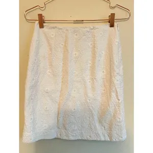 Club Monaco Skirt Women 4 White Floral Eyelet Embroidered Mini Summer Casual thumbnail 2