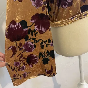 Patrons of Peace Medium Fall Multicolor Floral Print Tie Back Velvet Crop Top thumbnail 5