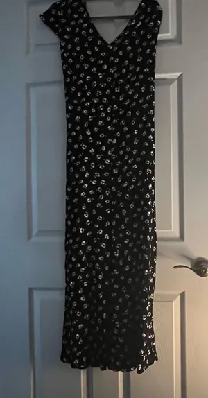 Elegant Black Floral Dress thumbnail 1