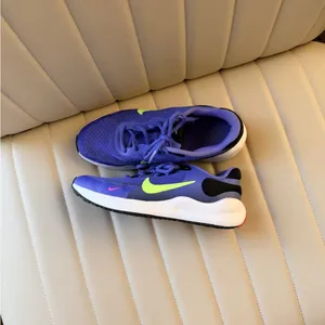 Nike Purple Sneakers 5Y Womens 6.5 Revolution 7 (GS) road running shoes thumbnail 9